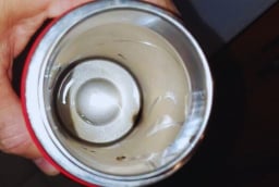 Cảnh Báo: Chiếc cốc nhiều người Việt dùng uống nước mỗi ngày không khác gì 'uống chất độc'