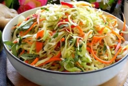 Cách làm dưa bắp cải đơn giản mà ngon, giòn, lại rất đẹp mắt