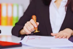 Kể từ 01/7/2025, người dân đi công chứng phải chụp ảnh cùng công chứng viên?