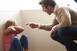 Lịch sự với người ngoài nhưng tệ với người thân: 3 lý do ít ai ngờ, không phải do bất hiếu