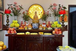 Người giàu luôn đặt bình hoa bên trái bàn thờ khi thắp hương: Đặt bên phải thì sao?