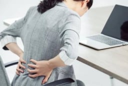 Ngồi lâu có hại gì? Bác sĩ cảnh báo thời gian tối đa bạn nên ngồi để tránh bệnh tật