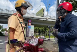 Từ nay, vợ chồng đi xe của nhau, không chính chủ có bị xử phạt tới 8 triệu không?