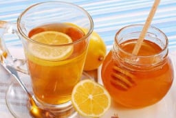 Nước chanh mật ong mang lại nhiều lợi ích cho cho thể nhưng có 6 nhóm người không nên uống