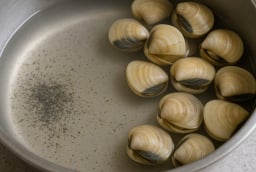 Mẹo làm sạch ngao khỏi cát chỉ trong 5 phút: Đơn giản, hiệu quả, không cần ngâm lâu