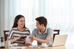 Chị em nắm được 4 bí quyết này sẽ khiến chồng chỉ muốn mang tiền về cho vợ