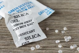 5 công dụng bất ngờ của gói hút ẩm, vừa hữu ích vừa tiết kiệm nhiều tiền