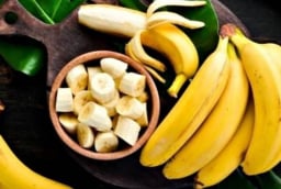 8 loại quả giàu sắt dễ tìm ở chợ Việt: Có loại “tốt hơn thịt bò”, người thiếu máu nên mua ngay