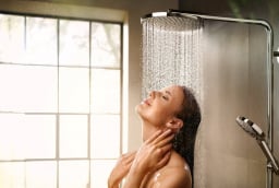 Khi tắm nhờ kỳ cọ kỹ 4 vị trí này, bạn sẽ cảm thấy sức khỏe tốt hơn, có những thay đổi kỳ diệu