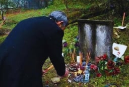 Tổ Tiên nói: 'Đi tảo mộ thấy 3 thứ kỳ quái này, tuyệt đối không được mang về nhà', đó là gì?