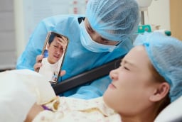 Trường Giang bật khóc xin lỗi vợ