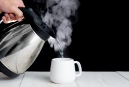 Thường xuyên uống nước ấm ngay khi thức dậy vào buổi sáng, cơ thể có 6 thay đổi bất ngờ