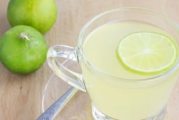 Nên uống nước chanh trước hay sau khi ăn sáng? Cách nào giúp giảm cân nhanh hơn?