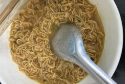 Thường xuyên ăn mì tôm vào bữa sáng, cơ thể có 5 thay đổi lớn