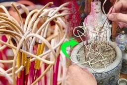 Bao sái bàn thờ, rút tỉa chân nhang: Tránh ngay 2 khung giờ xấu kẻo phạm điều kiêng kỵ với Tổ Tiên
