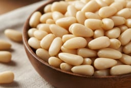 Hạt thông lên ngôi mâm mứt Tết 2026: Giá cao vẫn “cháy hàng”, điều gì khiến nhiều gia đình sẵn sàng chi mạnh?