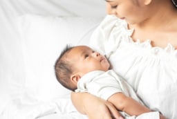 Phụ nữ sinh con và không sinh con, ai nhanh già hơn? Nghiên cứu mới tiết lộ sự thật