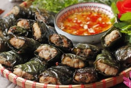 Gói chả đừng chỉ dùng lá lốt, cuốn bằng loại lá này, hấp dẫn hơn hẳn lại tốt cho xương khớp