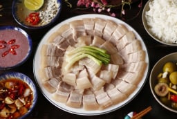 Vì sao thịt luộc xong không nên thái ngay mà phải để ‘thịt nghỉ’ ít nhất 5 phút?