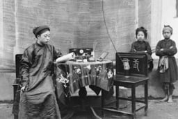 Vì sao người xưa thường đặt tên đệm con trai là “Văn”, con gái là “Thị”?