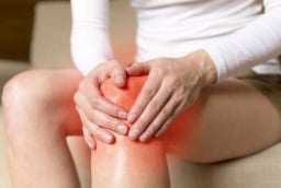 Tại sao nhiều phụ nữ trung niên dễ bị đau đầu gối?