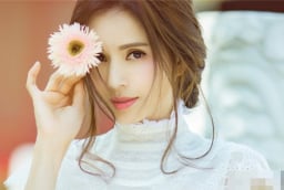 Phụ nữ sinh vào 3 giờ này dễ có hậu vận giàu sang, 'càng già càng phất'