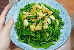 5 người không nên ăn rau muống