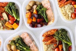 Buổi tối cắt giảm tinh bột và ăn 5 thực phẩm này, ngủ cũng giảm cân