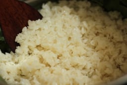 Tại sao xôi đồ 2 lần luôn ngon hơn, mềm dẻo hơn?