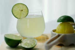 Mỗi sáng uống một cốc nước chanh, sau 2 tuần, cơ thể có 5 thay đổi tuyệt vời