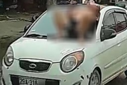 Người đàn ông nằm trên capo ô tô giữa phố Hà Nội: Hé lộ nguyên nhân bất ngờ