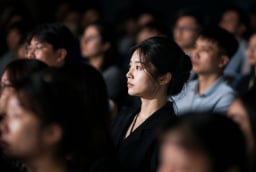 Người hay im lặng trong đám đông thường sở hữu 4 điểm mạnh đặc biệt, càng tiếp xúc càng nể