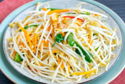 Người mắc 5 bệnh này không nên ăn giá đỗ
