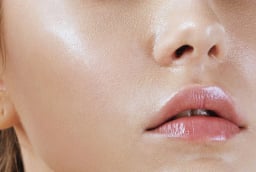 Cách rửa mặt đúng thứ tự giúp da bớt đổ dầu trong mùa hè