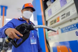 Đổ xăng buổi trưa là cực dại: 2 thời điểm đổ xăng an toàn, bỏ ít tiền mà hưởng lợi nhiều