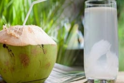 4 nhóm người dưới đây không nên uống nước dừa kẻo rước bệnh