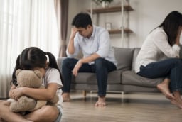 Sau 1 cuộc ly hôn: Người chịu tổn thất lớn nhất đôi khi không phải vợ hoặc chồng