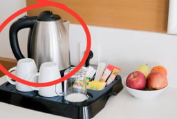 Vì sao không nên dùng ấm đun nước trong nhà nghỉ, khách sạn?