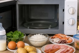 Những thứ không nên hâm nóng bằng lò vi sóng