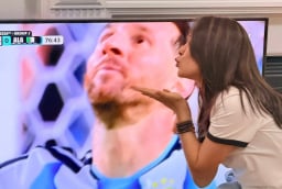 Mỹ Tâm có hành động đặc biệt dành cho cầu thủ Lionel Messi