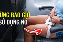 Tại sao đi máy bay không nên mặc váy ngắn?