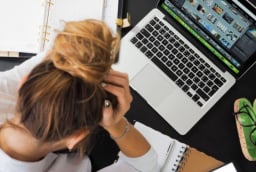 Burnout văn phòng đang tăng mạnh: Người trẻ trả giá bằng sức khỏe