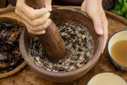 Vì sao nấu canh cua giã tay thường ngon hơn cua xay máy? Mách mẹo để xay cua bằng máy vẫn ngon