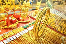 Giá vàng hôm nay 24/6: Bất ngờ lao dốc 'không phanh', nhà đầu tư đứng ngồi không yên