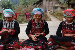 Không chỉ thoát nghèo, phụ nữ vùng cao đang học cách làm chủ cuộc sống