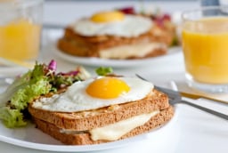 Buổi sáng đừng ăn xôi hay mì tôm: 4 loại thực phẩm càng ăn càng tăng tuổi thọ