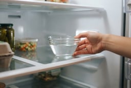 Tại sao bạn nên đặt một bát giấm vào tủ lạnh?