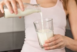 3 loại nước uống buổi tối tốt hơn buổi sáng