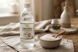 Trộn giấm vào muối có tác dụng gì? Mẹo hay giúp tiết kiệm tiền triệu mỗi năm