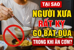 Tại sao người xưa rất kỵ gõ bát đũa trong khi ăn cơm?